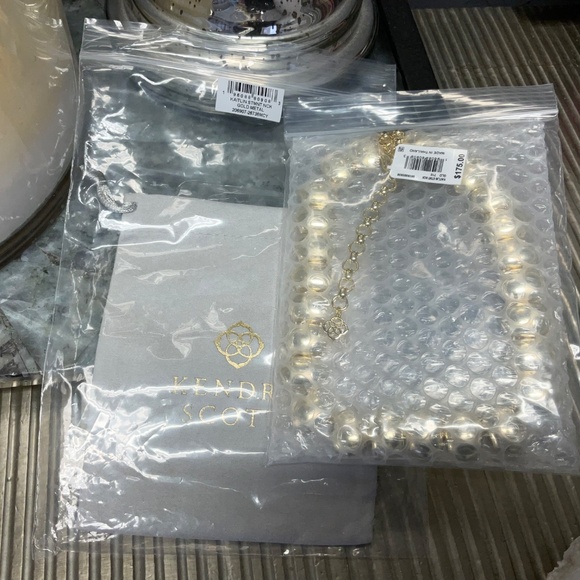 Kendra Scott Kaitlin Gold Statement Necklace - Picture 9 of 9